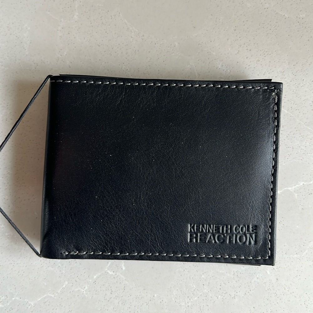 NWT! Kenneth Cole Reaction Genuine Leather Wallet